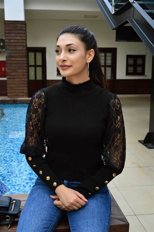 Siyah Dik Yaka Kolları Tül Ve Manşetli Kazak Bluz